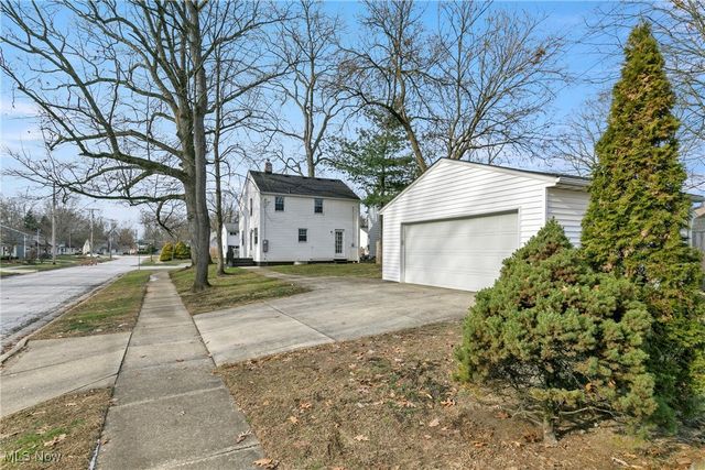 2577 Hawthorne Road, Cuyahoga Falls, OH 44221