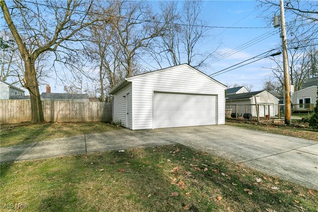 2577 Hawthorne Road, Cuyahoga Falls, OH 44221