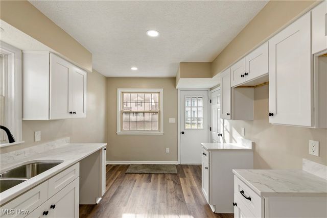 2577 Hawthorne Road, Cuyahoga Falls, OH 44221