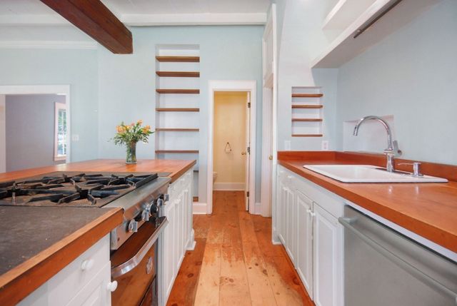 1574 Main St. 1574, Concord, MA 01742