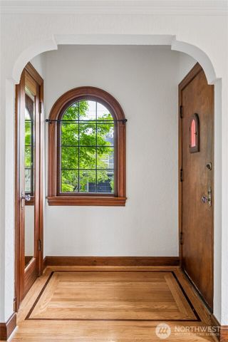8042 11th Avenue NW, Seattle, WA 98117