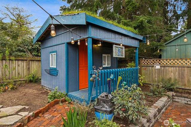 8042 11th Avenue NW, Seattle, WA 98117