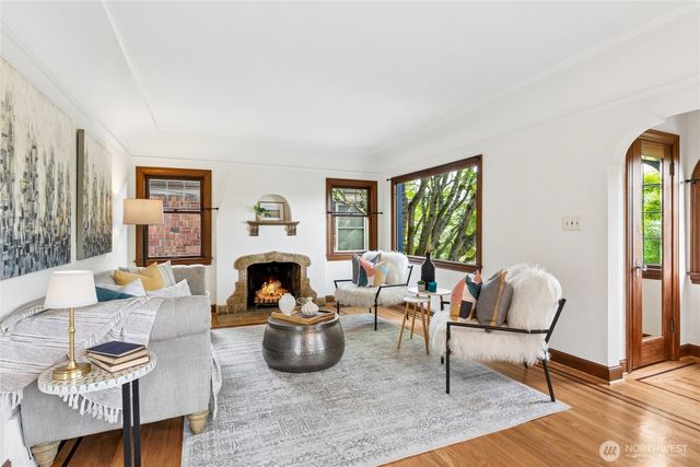 8042 11th Avenue NW, Seattle, WA 98117