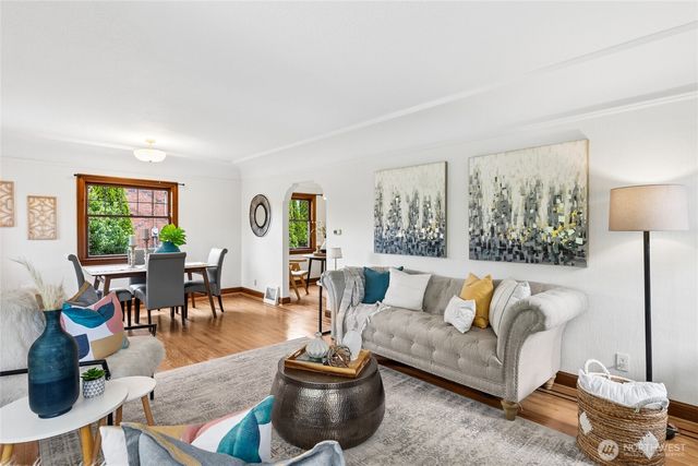 8042 11th Avenue NW, Seattle, WA 98117
