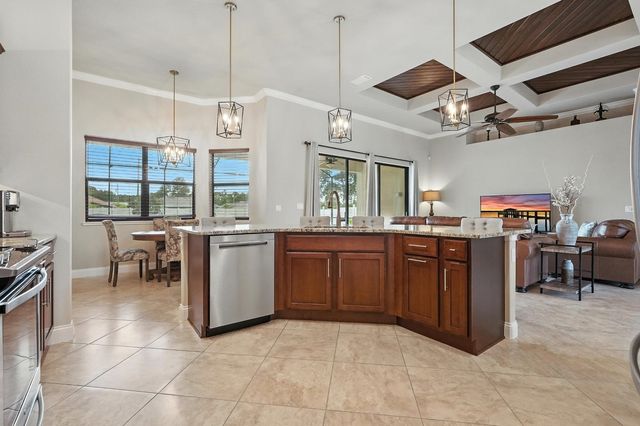 42 Felwood Ln, Palm Coast, FL 32137