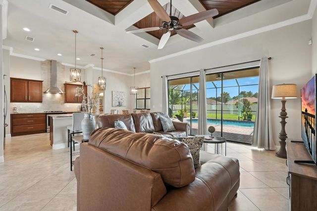 42 Felwood Ln, Palm Coast, FL 32137