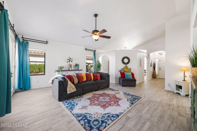 7589 E Vía Los Arbustos, Tucson, AZ 85750