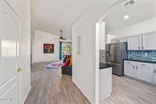 7589 E Vía Los Arbustos, Tucson, AZ 85750