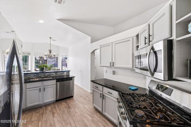 7589 E Vía Los Arbustos, Tucson, AZ 85750