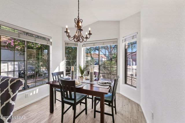 7589 E Vía Los Arbustos, Tucson, AZ 85750