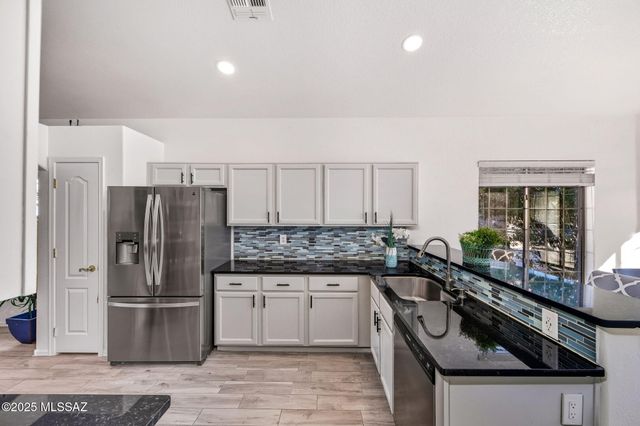 7589 E Vía Los Arbustos, Tucson, AZ 85750