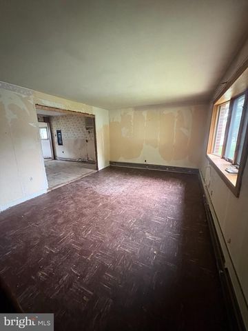 846 BOBWHITE LN, Secane, PA 19018