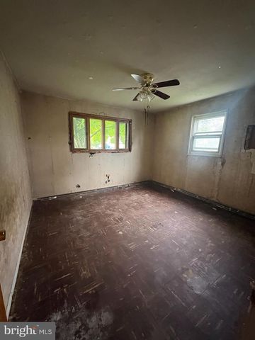 846 BOBWHITE LN, Secane, PA 19018