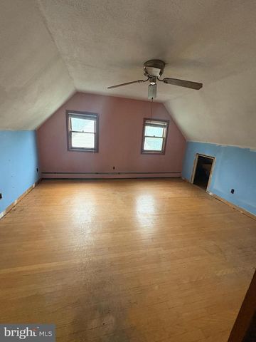 846 BOBWHITE LN, Secane, PA 19018