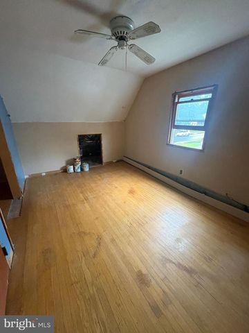 846 BOBWHITE LN, Secane, PA 19018