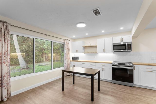 2861 SW 9th Street, Boynton Beach, FL 33435