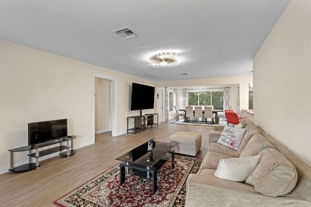 2861 SW 9th Street, Boynton Beach, FL 33435