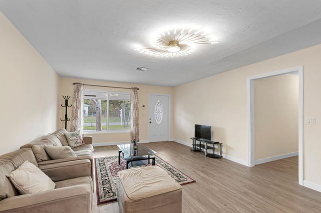 2861 SW 9th Street, Boynton Beach, FL 33435