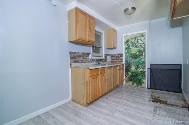 8863 Marlowe Street, Detroit, MI 48228