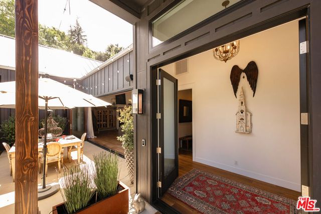 28960 Crags Drive, Agoura Hills, CA 91301