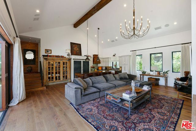 28960 Crags Drive, Agoura Hills, CA 91301