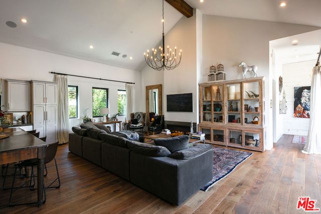 28960 Crags Drive, Agoura Hills, CA 91301