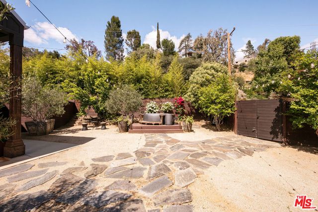 28960 Crags Drive, Agoura Hills, CA 91301