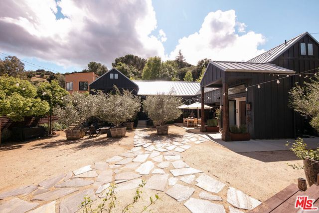 28960 Crags Drive, Agoura Hills, CA 91301