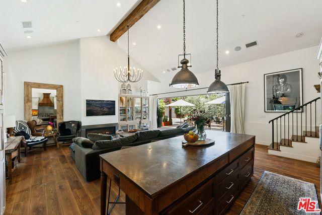 28960 Crags Drive, Agoura Hills, CA 91301