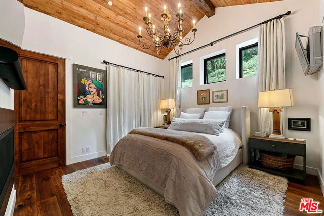 28960 Crags Drive, Agoura Hills, CA 91301