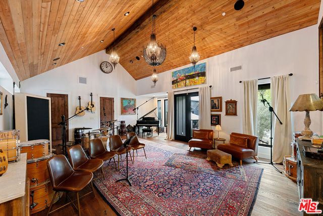 28960 Crags Drive, Agoura Hills, CA 91301