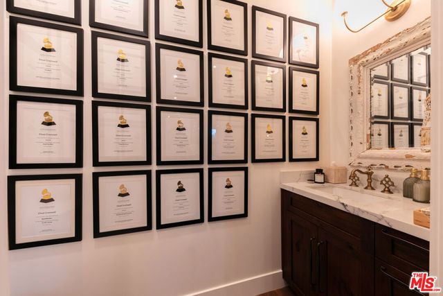 28960 Crags Drive, Agoura Hills, CA 91301