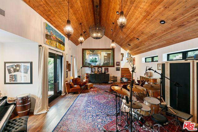 28960 Crags Drive, Agoura Hills, CA 91301