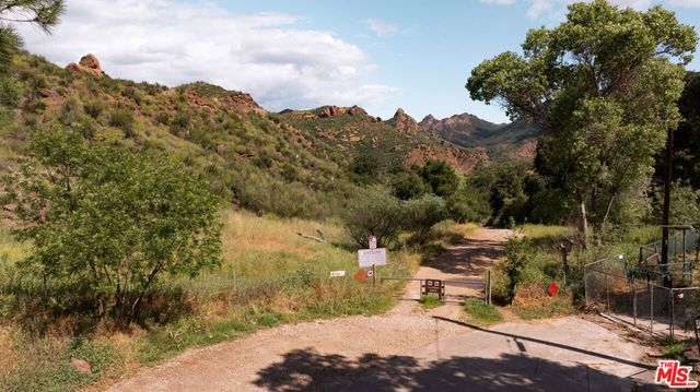 28960 Crags Drive, Agoura Hills, CA 91301