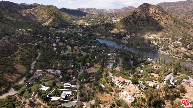 28960 Crags Drive, Agoura Hills, CA 91301