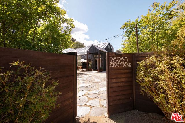 28960 Crags Drive, Agoura Hills, CA 91301