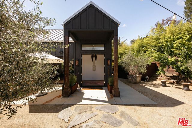 28960 Crags Drive, Agoura Hills, CA 91301