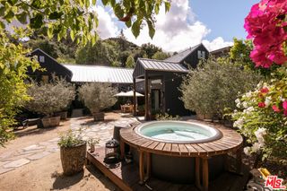 28960 Crags Drive, Agoura Hills, CA 91301