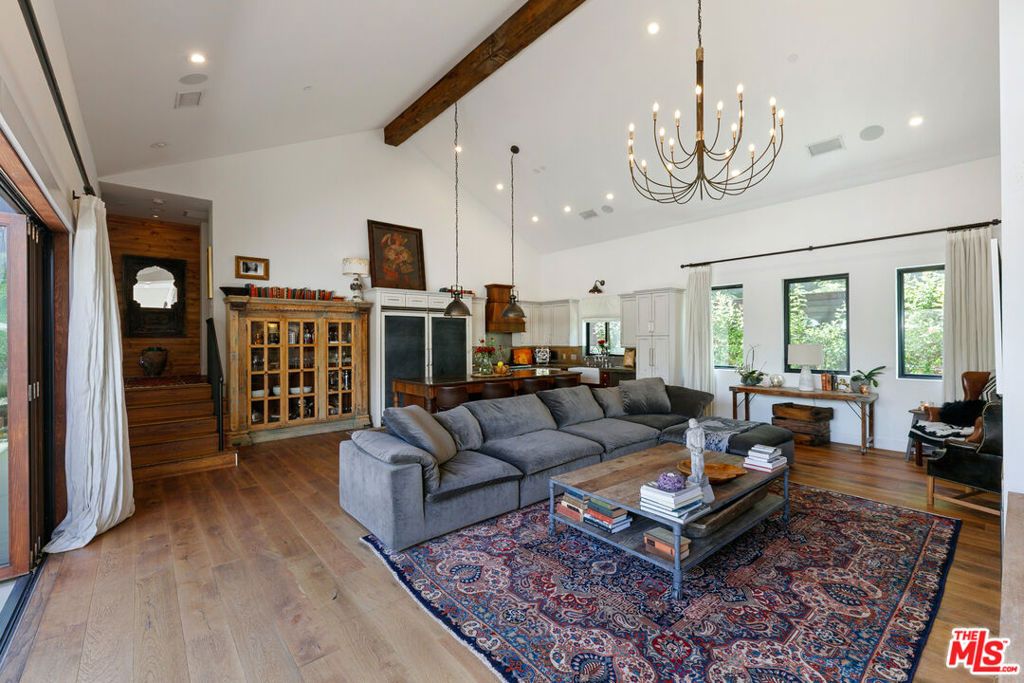 Image 11 of property listing at 28960 Crags Drive, Agoura Hills, CA 91301