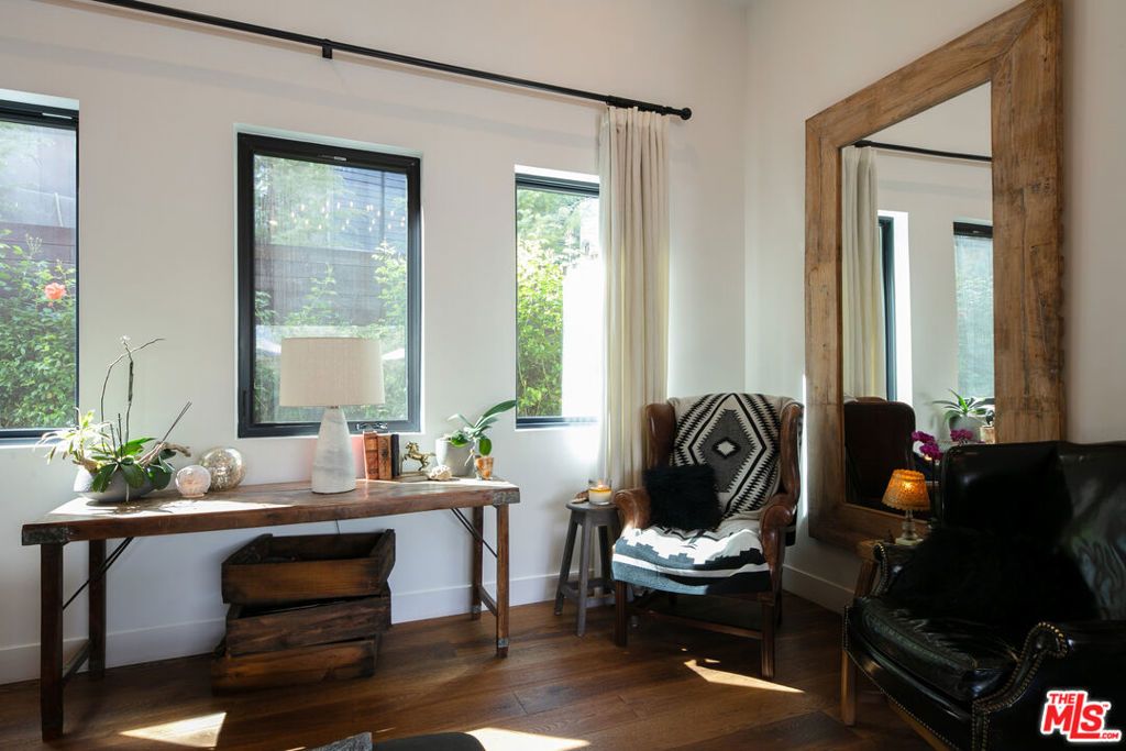 Image 14 of property listing at 28960 Crags Drive, Agoura Hills, CA 91301