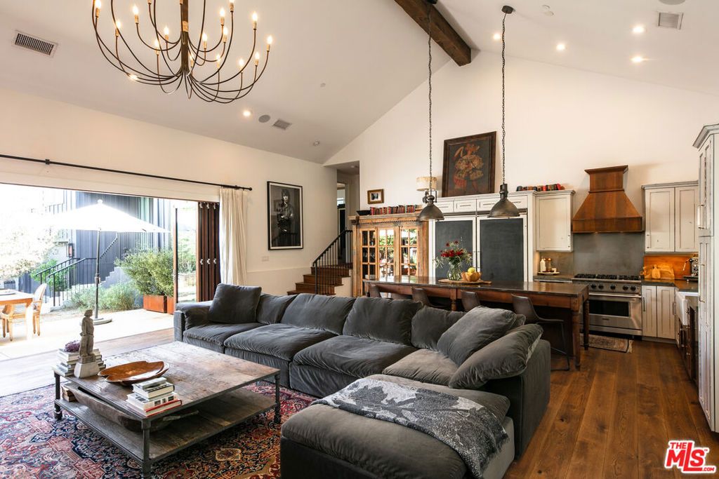 Image 15 of property listing at 28960 Crags Drive, Agoura Hills, CA 91301