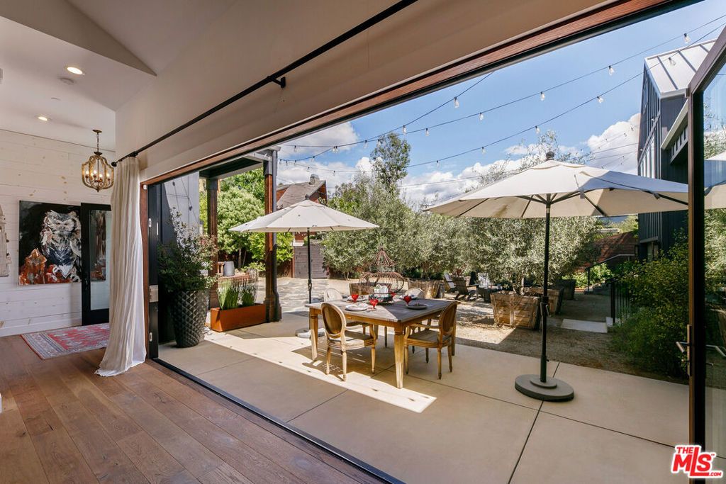 Image 16 of property listing at 28960 Crags Drive, Agoura Hills, CA 91301