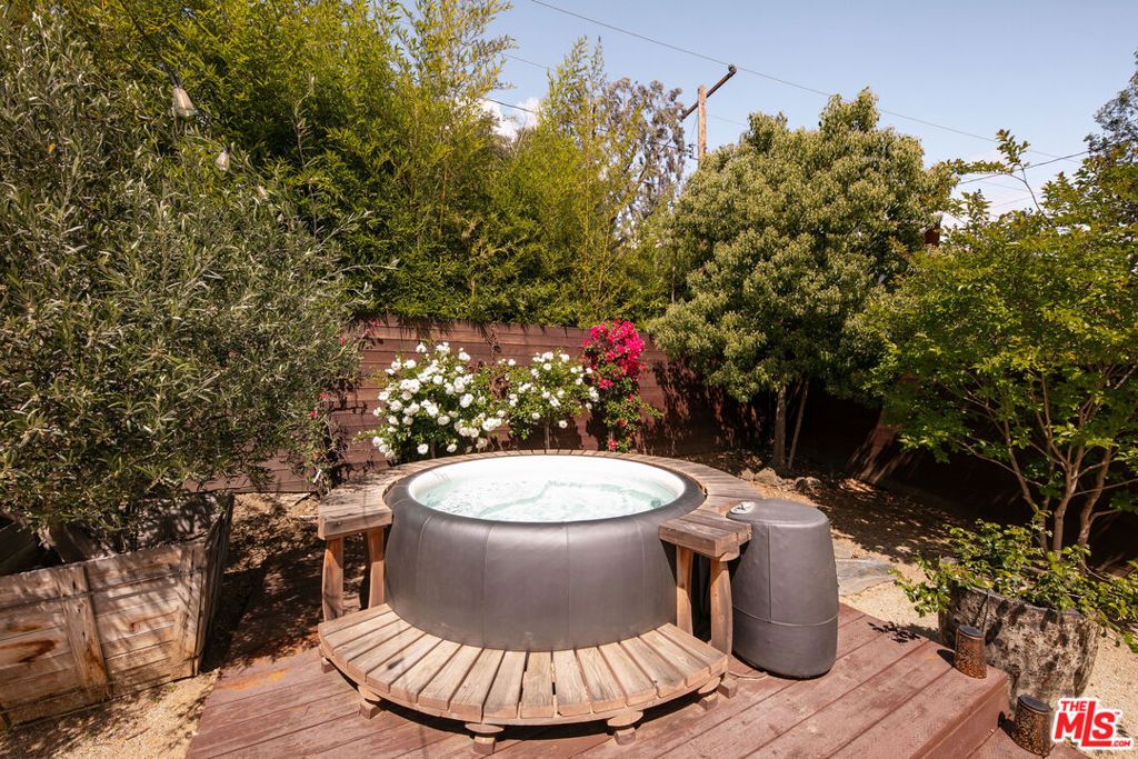 Image 20 of property listing at 28960 Crags Drive, Agoura Hills, CA 91301