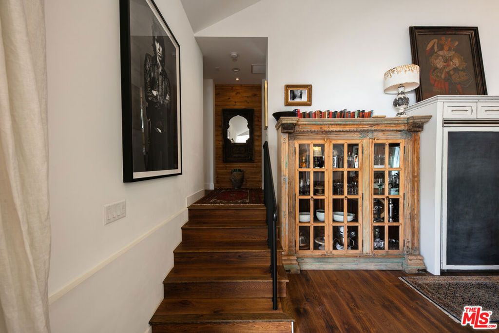 Image 27 of property listing at 28960 Crags Drive, Agoura Hills, CA 91301