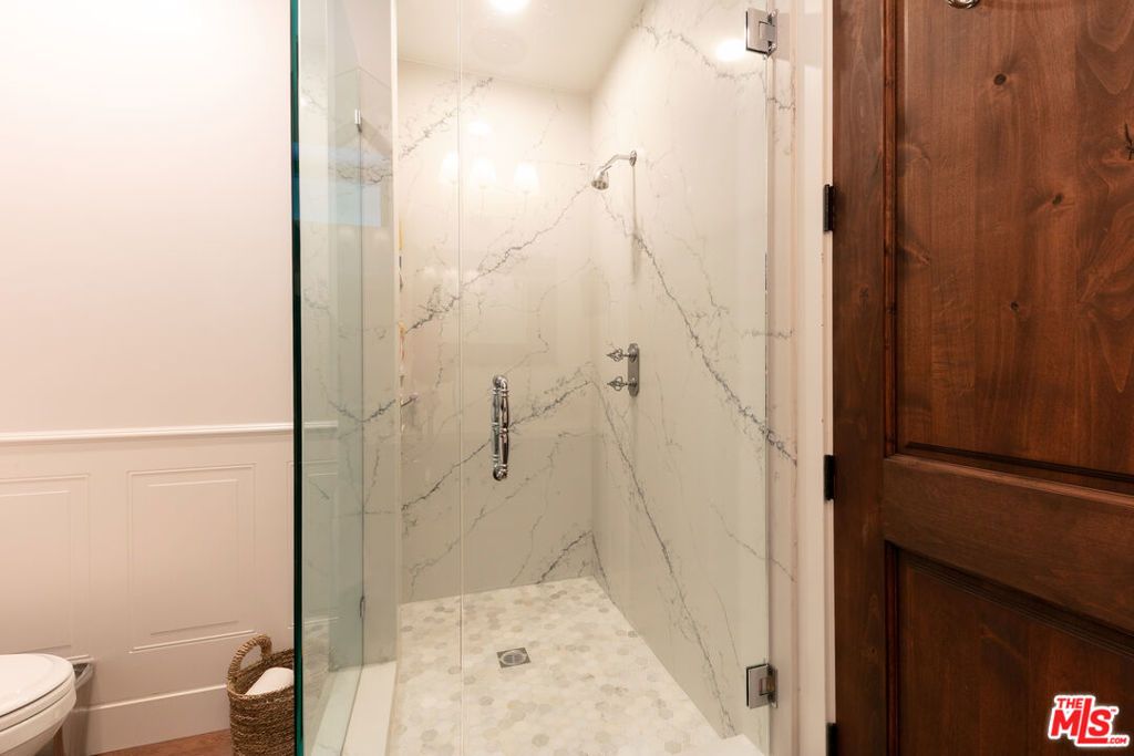 Image 31 of property listing at 28960 Crags Drive, Agoura Hills, CA 91301