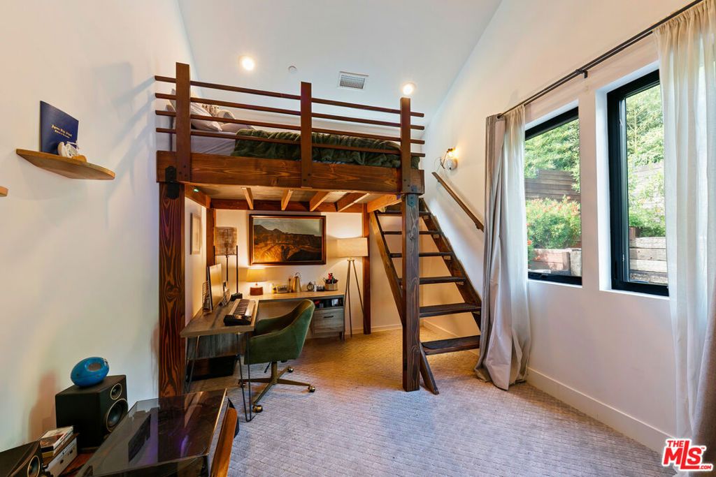 Image 38 of property listing at 28960 Crags Drive, Agoura Hills, CA 91301