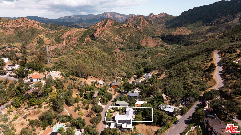 Image 51 of property listing at 28960 Crags Drive, Agoura Hills, CA 91301