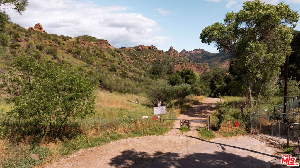 Image 52 of property listing at 28960 Crags Drive, Agoura Hills, CA 91301