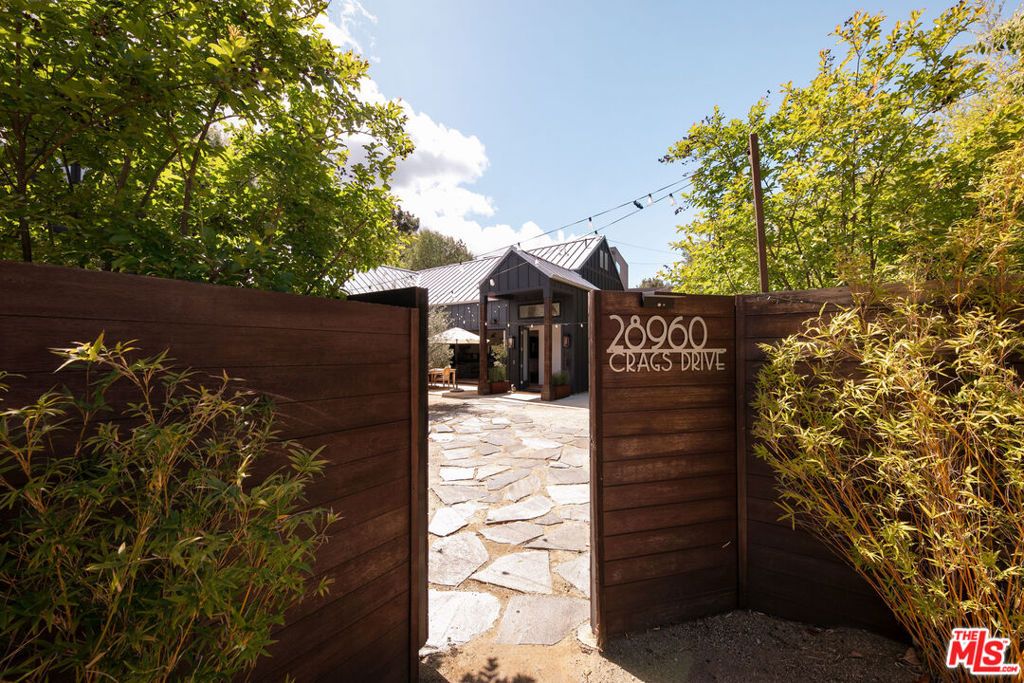 Image 7 of property listing at 28960 Crags Drive, Agoura Hills, CA 91301