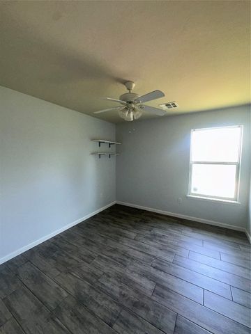 536 E Juniper Lane, Mustang, OK 73064